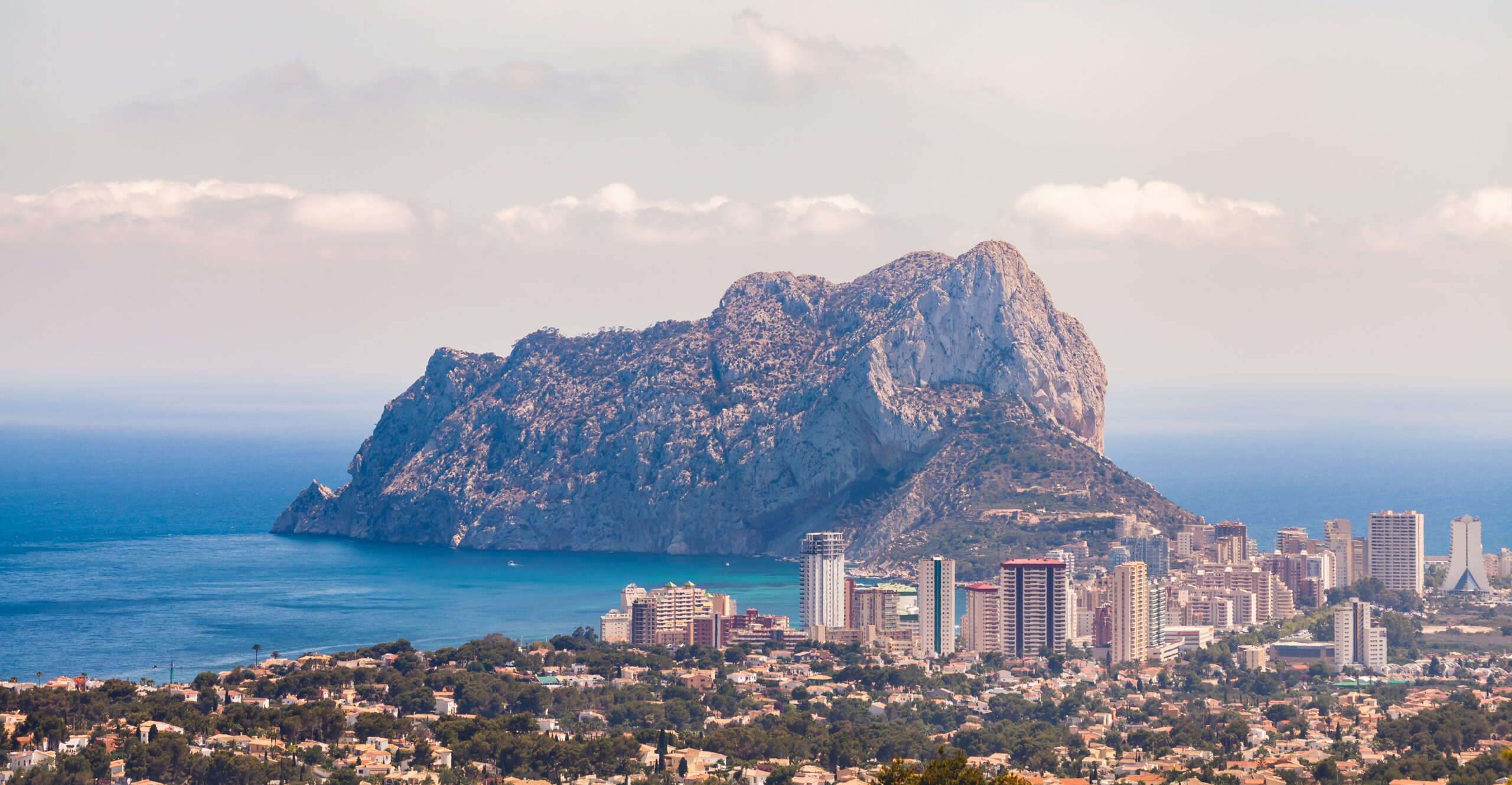 En este momento estás viendo Una guía extraña sobre qué hacer en Calpe